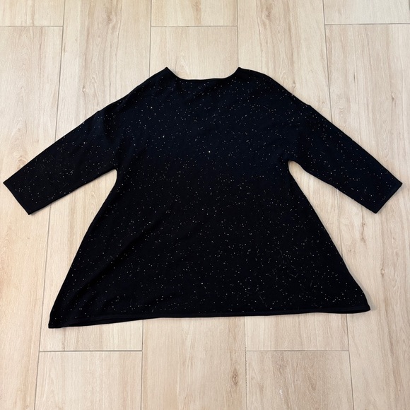 Black St. John sparkly V-necktop with mid sleeves - Picture 2 of 4